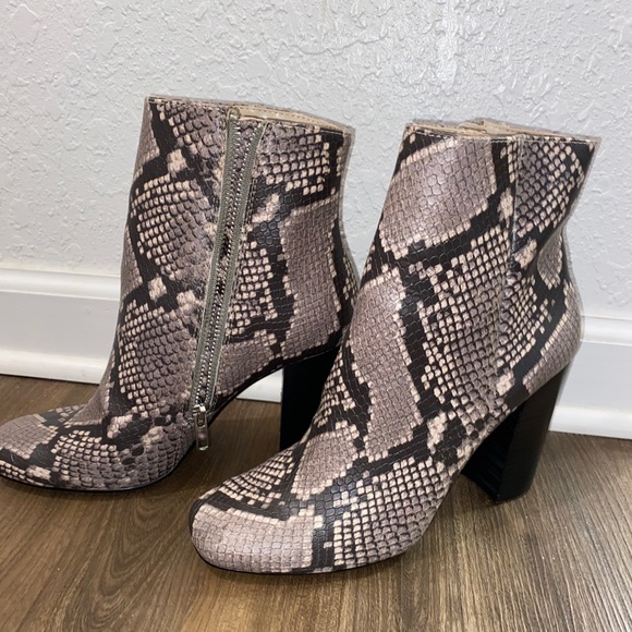 STEVE MADDEN Snake print booties - Picture 3 of 4